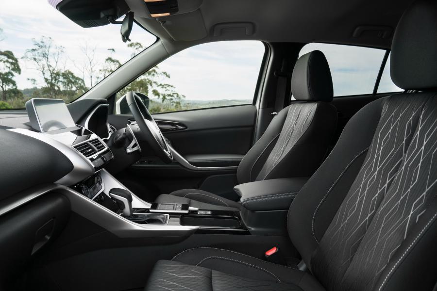 Интерьер Mitsubishi Eclipse Cross LS 2018 года  (AU) (фото 2 из 2)